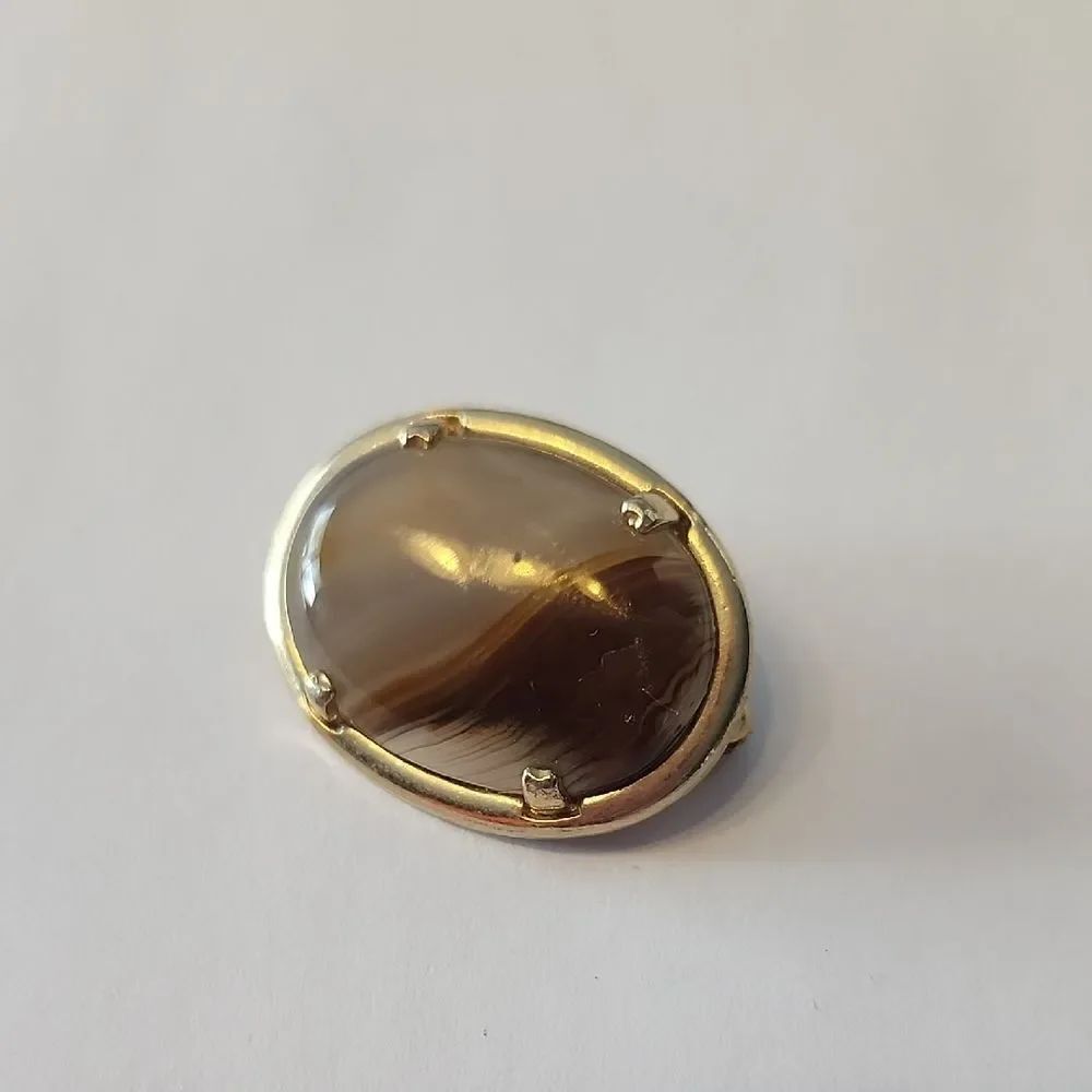 Gold Tone Agate Brooch